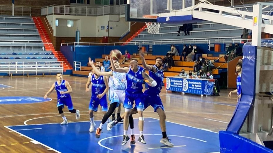 Victoria sin brillo del Ciudad de Huelva (69-53) y dura derrota del Huelva Comercio (73-66)