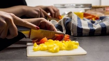 Una empresa de Lucena del Puerto precisa de 20 manipuladores de alimentos