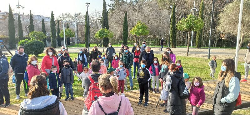 Más de un centenar de menores colabora en la limpieza del Parque Moret y los Cabezos