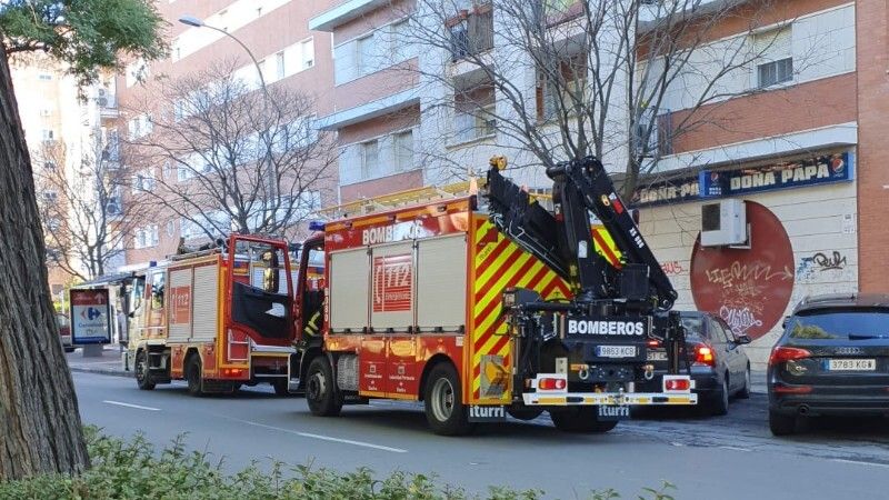 Auxilian a un menor que se había quedado encerrado en el ascensor de su vivienda en la Avenida de Andalucía