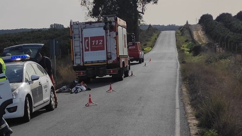 Tres heridos, uno de gravedad, tras la colisión entre un coche y un camión en San Bartolomé