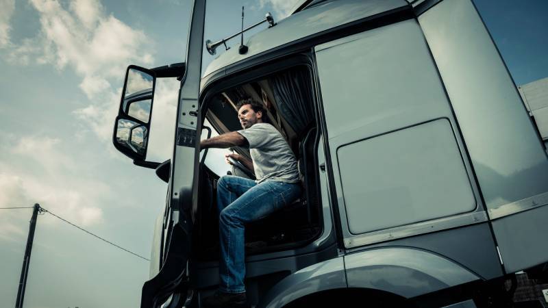 Una empresa de transportes de Moguer precisa de 15 conductores de tráiler