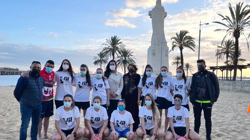 El Puerto de Huelva y el Instituto Andaluz de la Mujer apoyan al Recreativo Femenino de Fútbol Playa