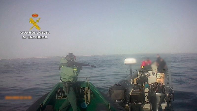Siete detenidos y 3.500 kilos de hachís intervenidos en una embarcación en Isla Cristina