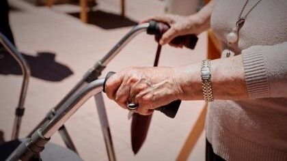 Precisan de ocho auxiliares de ayuda a domicilio en Cortegana, Jabugo y Tharsis