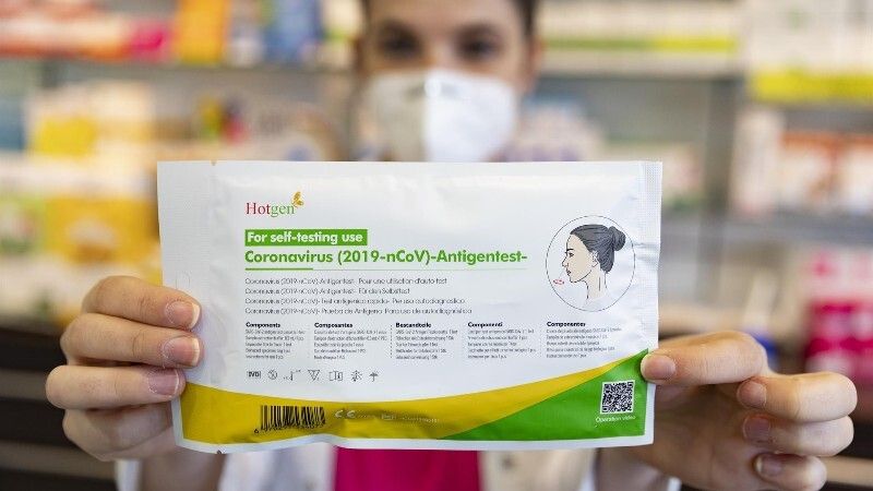 Un fallecido y más de 400 contagios de coronavirus en Huelva en las últimas 24 horas