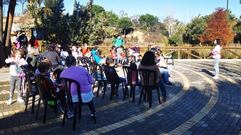 El Parque Celestino Mutis recibe más de mil visitas diarias en Navidad gracias a su cuentacuentos