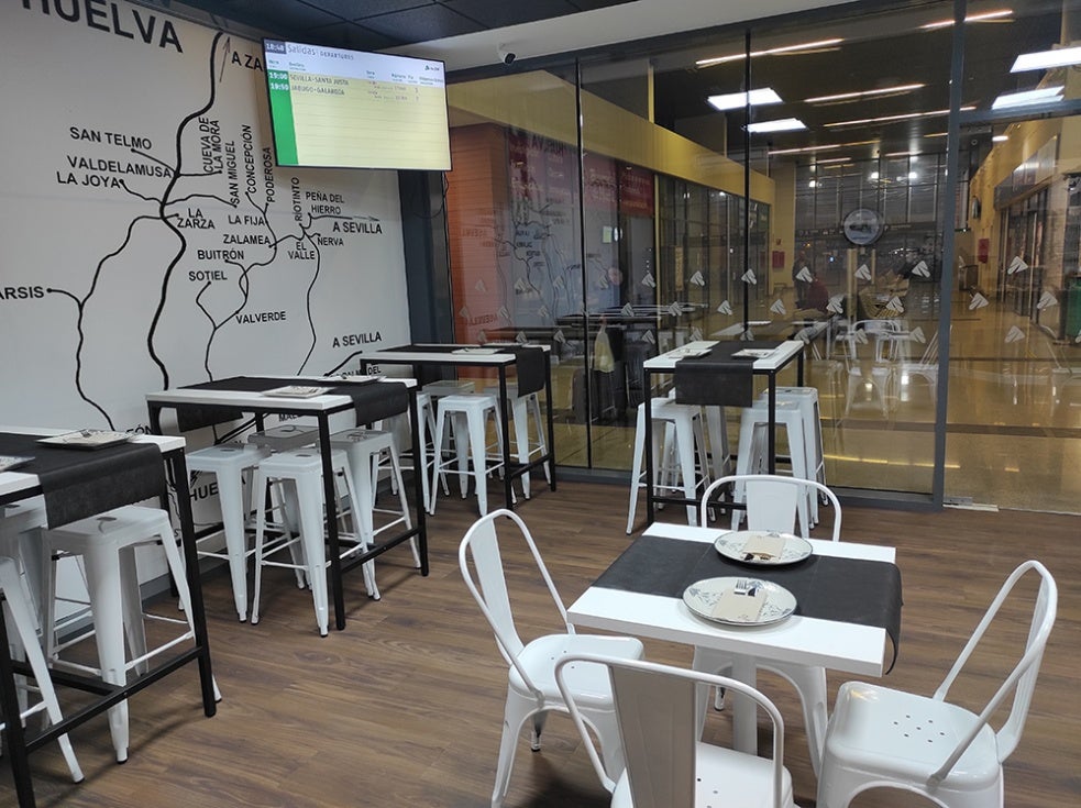 ¿Quieres saber cómo ha quedado y lo que te ofrece el nuevo rincón gastronómico y de ocio en la estación de Renfe?