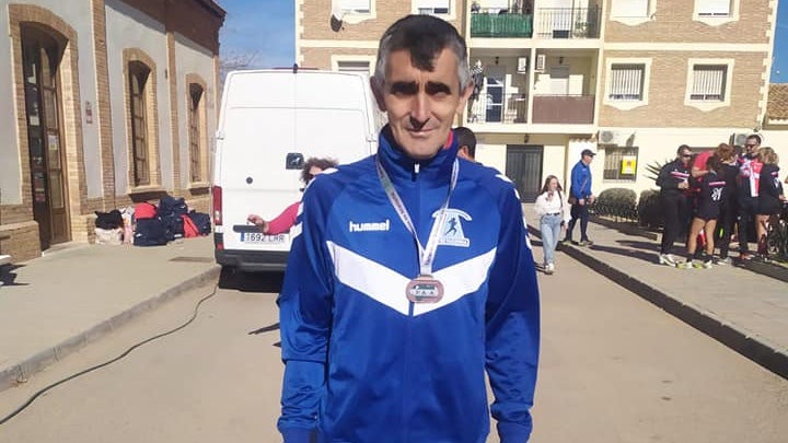 El veterano Oché Muriel lidera la cosecha onubense de metales en el Andaluz de Cross