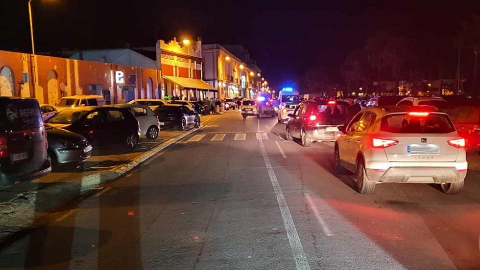 Localizado el conductor de un vehículo que huyó tras dejar malherido a un motociclista en la zona del muelle de Ayamonte