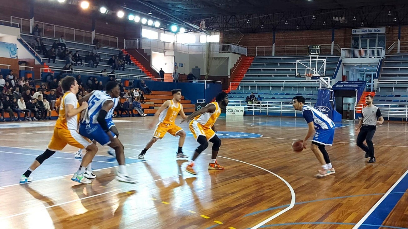 Huelva Comercio supera a un rival directo (71-65) y el líder Ciudad de Huelva tampoco falla (48-77)