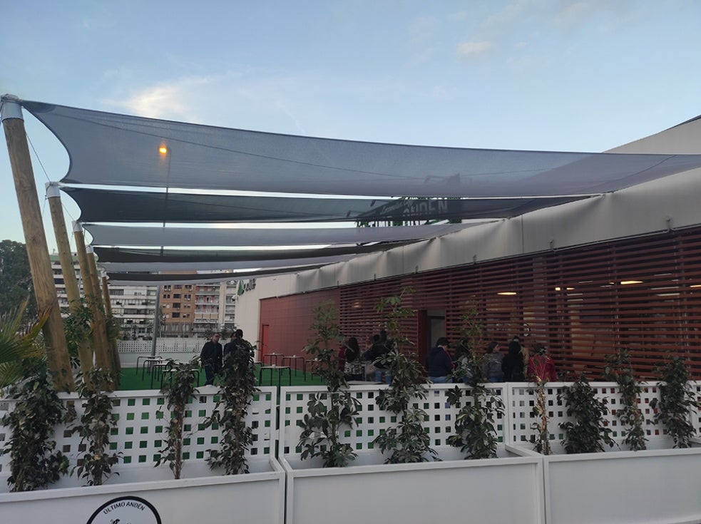 ¿Quieres saber cómo ha quedado y lo que te ofrece el nuevo rincón gastronómico y de ocio en la estación de Renfe?