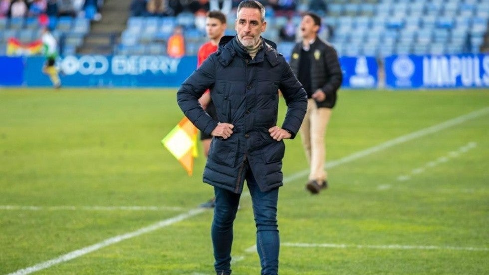 Abel Gómez reconoce que el mercado invernal 'desestabiliza el vestuario' y da por 'muy bueno' el empate en el derbi