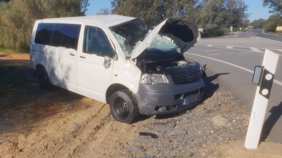 Un hombre resulta herido tras salirse de la vía con su furgoneta en la N-442