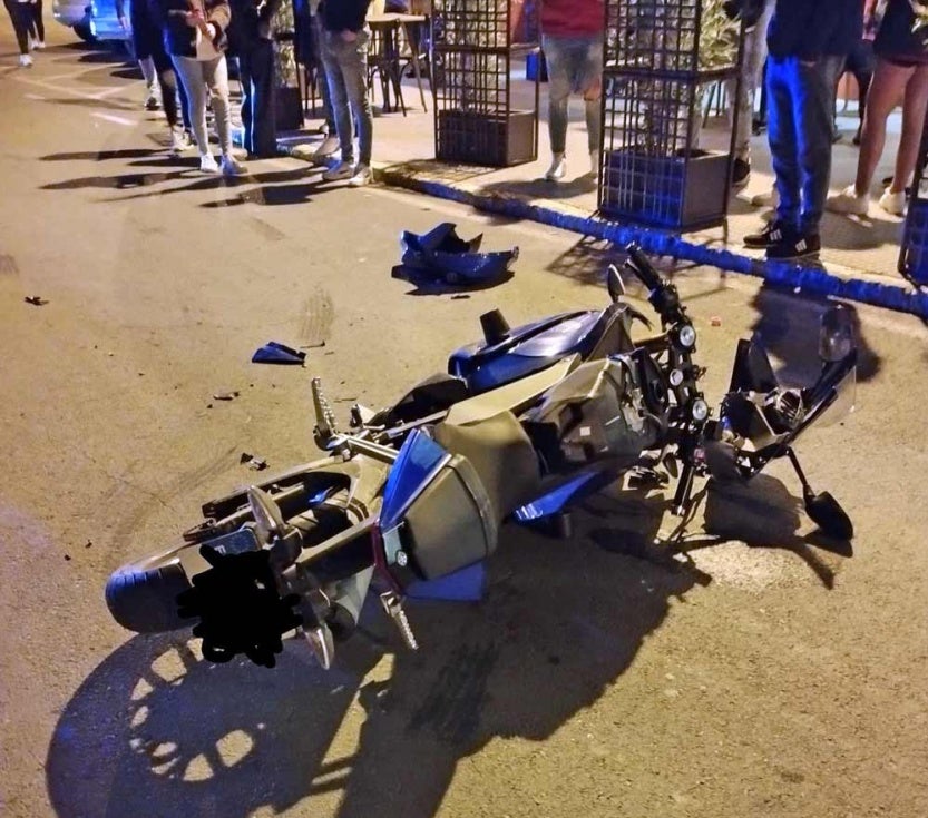 Localizado el conductor de un vehículo que huyó tras dejar malherido a un motociclista en la zona del muelle de Ayamonte