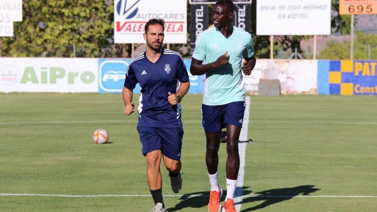 El Recre deshoja la margarita con Mbaye