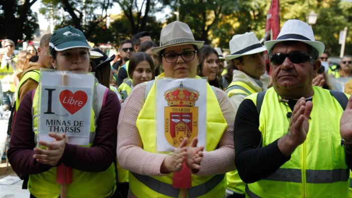 Vecinos de Tharsis llevan a Sevilla su 'desacuerdo total' con la decisión del TSJA