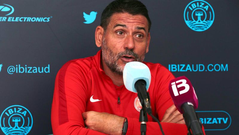 Palop: 'Sabemos que si perdemos en Huelva nos podemos ir a diez puntos del 'play-off''