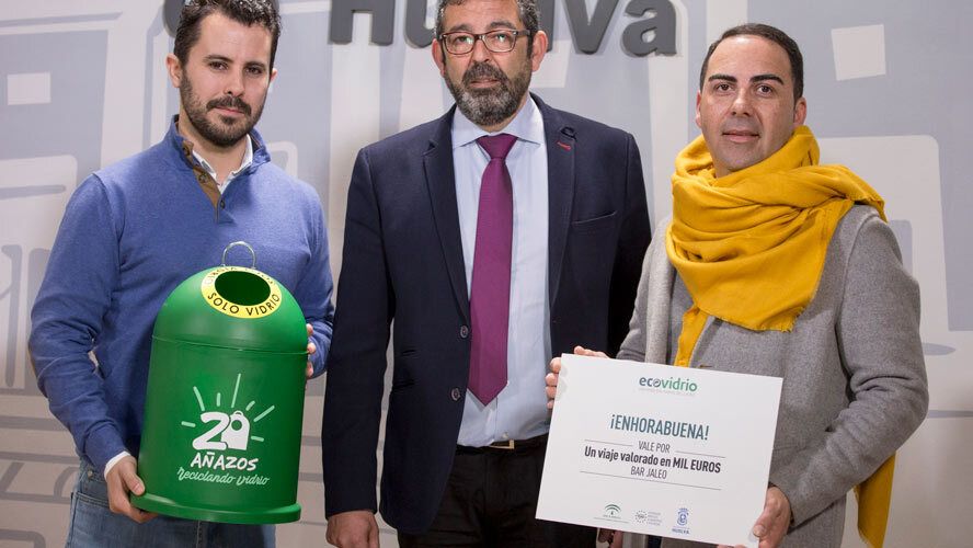 El bar Jaleo de la capital, premiado por reciclar vidrio