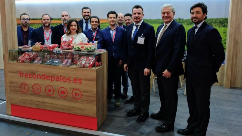 Caja Rural del Sur apoya en Fruit Logística Berlín el sector de los frutos rojos y su próximo congreso de junio