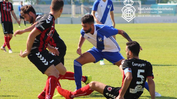 Vargas reactiva al Atlético Onubense a costa del Cartaya (2-0)