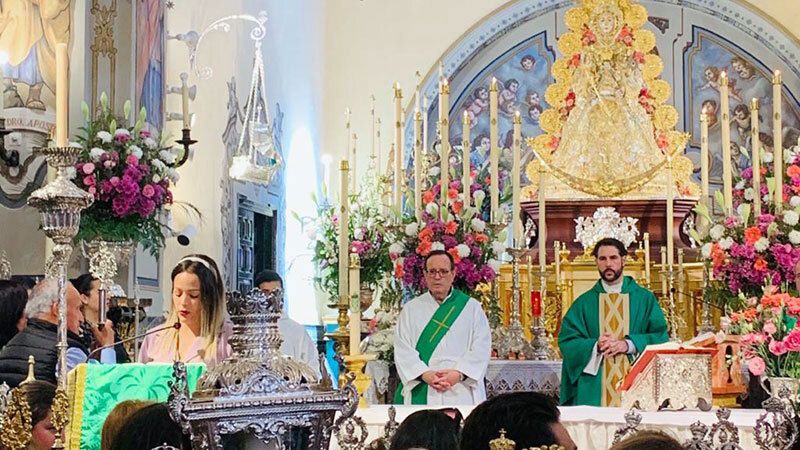 Emigrantes vive con emoción su encuentro en Almonte con la Virgen del Rocío