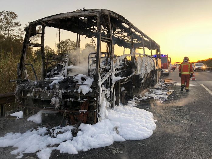 El incendio de un autobús a la altura de Villarrasa se salda sin heridos