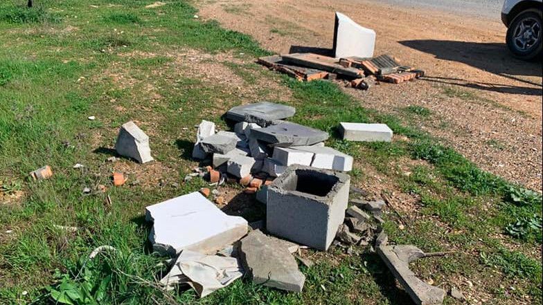Denunciado por arrojar escombros en un solar próximo a las cuadras de Aljaraque