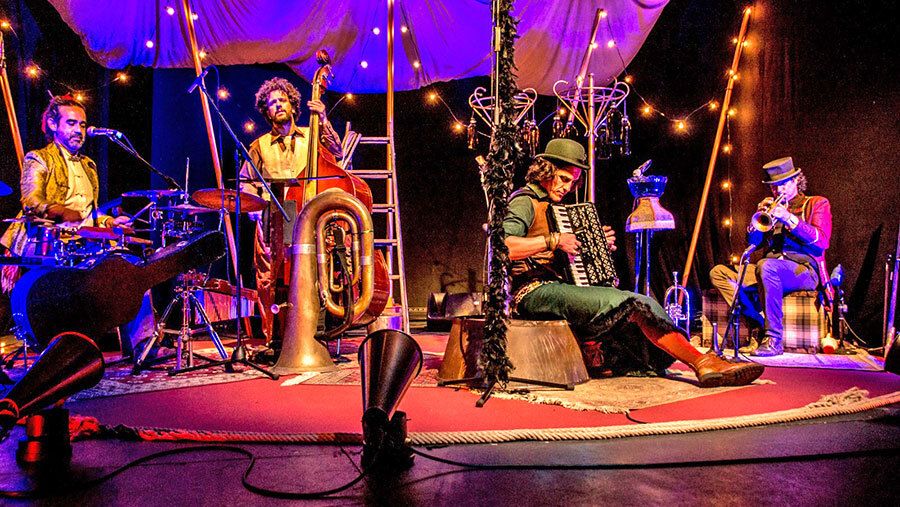 Proyecto Voltaire trae a La 13 música y poesía con aires circenses