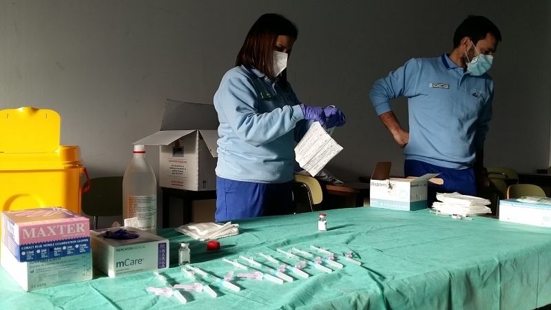 Aracena acoge la vacunación de mayores de 80 años y profesionales preferentes de 45 a 55 años