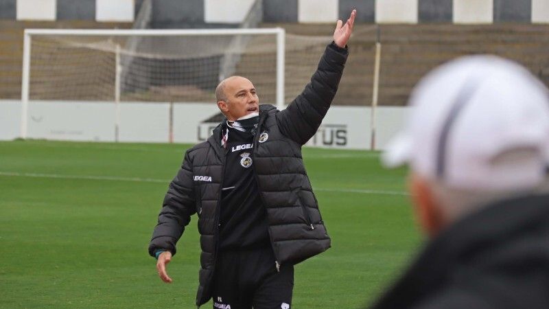 Antonio Calderón no se fía: 'La clasificación del Recre no me dice nada'
