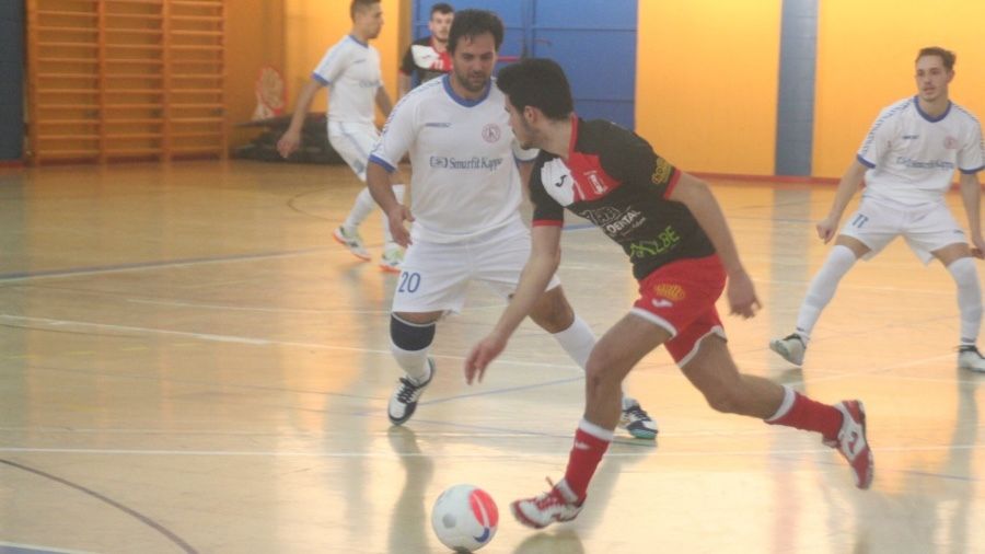 El Villalba golea al San Juan (1-7) y recorta distancias con el Smurfit Kappa (5-5)