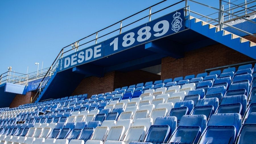 El runrún: ¿Hay 'topos' en el vestuario del Recre?