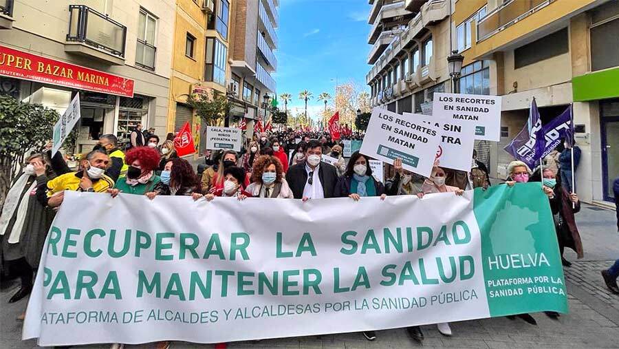 Sindicatos y partidos de izquierda reclaman en la calle una sanidad pública 'humanizada y accesible'