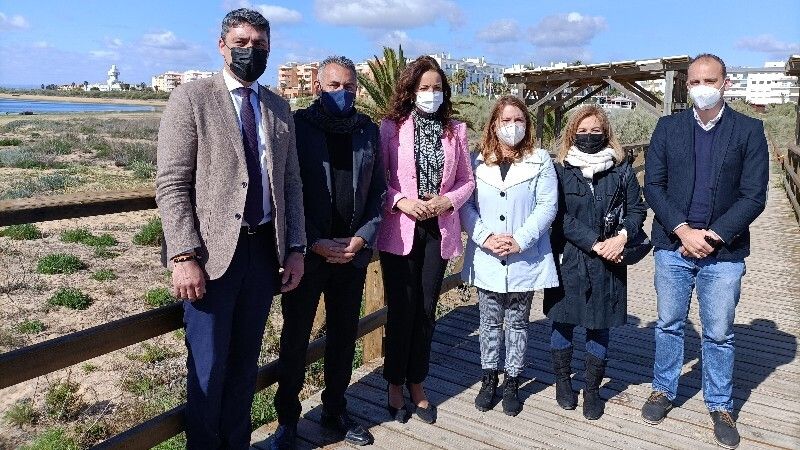 Turismo invierte un millón de euros en proyectos para mejorar las playas de Huelva