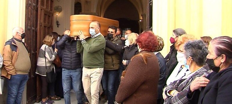 Lepe despide con dolor al patrón fallecido en el naufragio del 'Villa de Pitanxo'