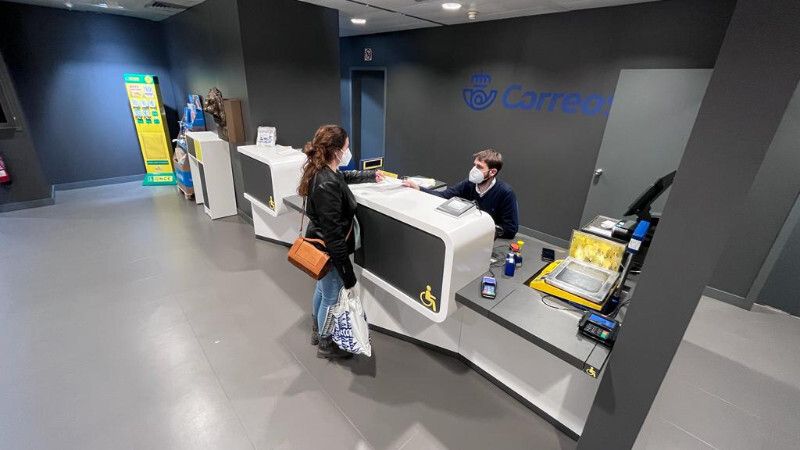 La sucursal 3 de Correos se traslada a un espacio más amplio en Hipercor