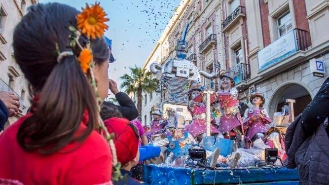 Huelva vive este sábado su Carnaval de calle con la tradicional Cabalgata