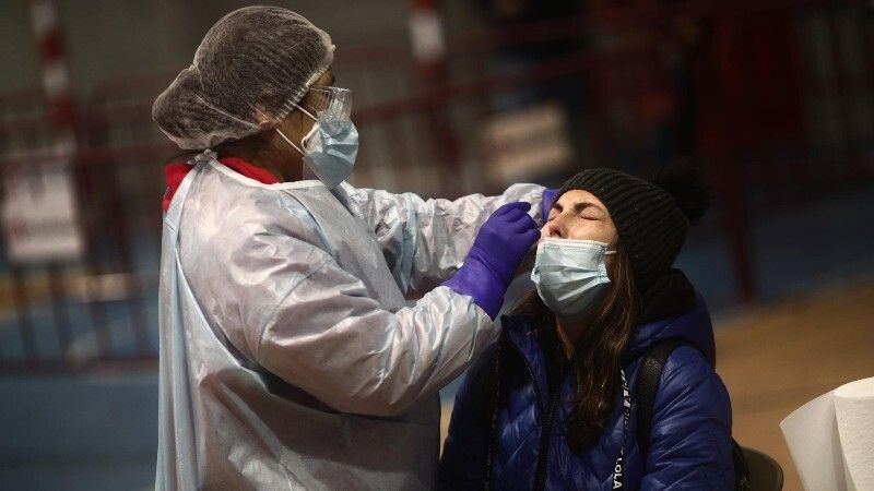Andalucía sitúa ya su incidencia por debajo de los mil puntos pero suma 53 muertes en las últimas 24 horas
