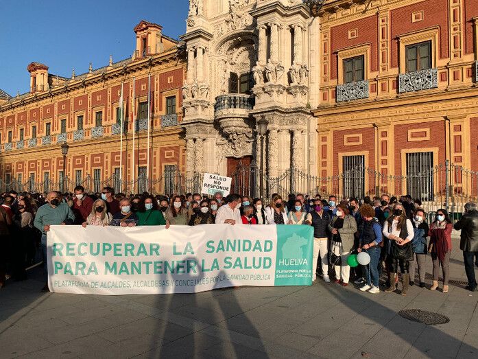 Alcaldes socialistas reclaman en Sevilla una sanidad pública 'digna y con los recursos necesarios'