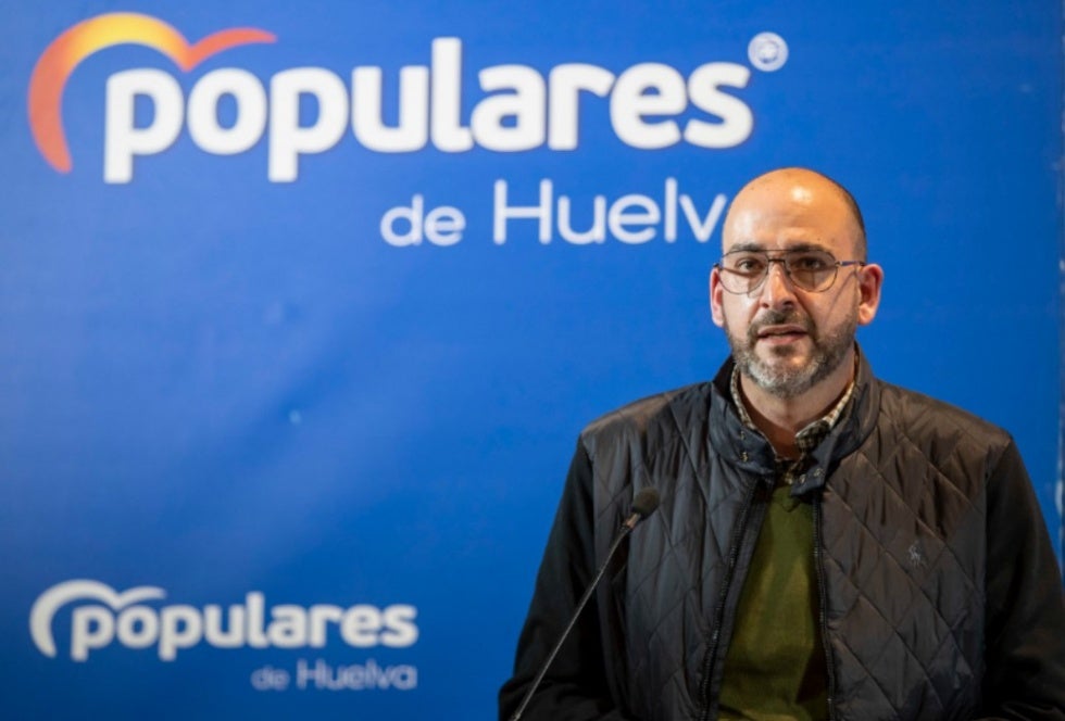 Pintadas con insultos como 'cabrones' y 'corruptos' en la sede del PP de Almonte