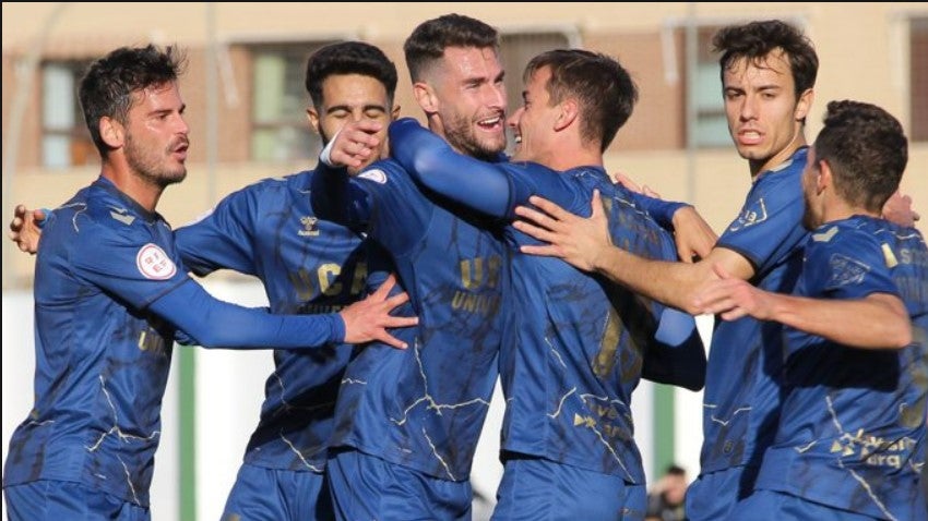 Dos rivales directos le amargan el sábado al Recre