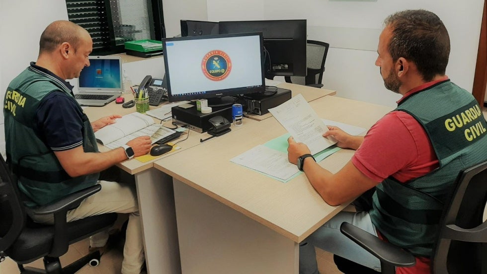 Investigan a una mujer residente en Huelva por estafar más de 9.000 euros con tarjetas robadas