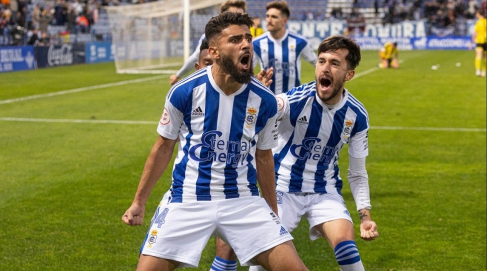 El Recre anuncia la ampliación de contrato de Manu Galán