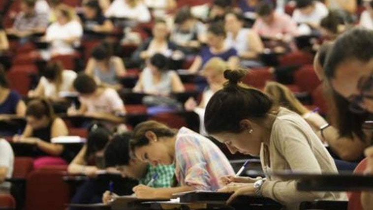 Andalucía convoca este verano casi 6.500 plazas de profesores en las oposiciones de Educación