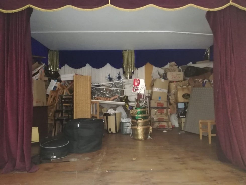 La Asociación de Vecinos de Verdeluz, un basurero improvisado que indigna