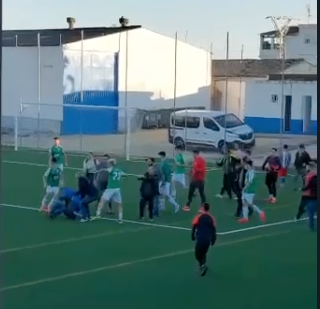 Vergonzosa pelea entre los juveniles del El Campillo y el Cortegana 