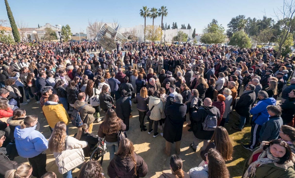 La comunidad universitaria enmudece ante la tragedia del piso de estudiantes en Huelva
