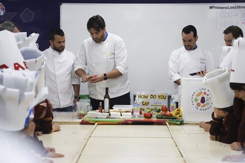 Los alumnos de los Salesianos reciben la primera clase magistral de Cultura Gastronómica