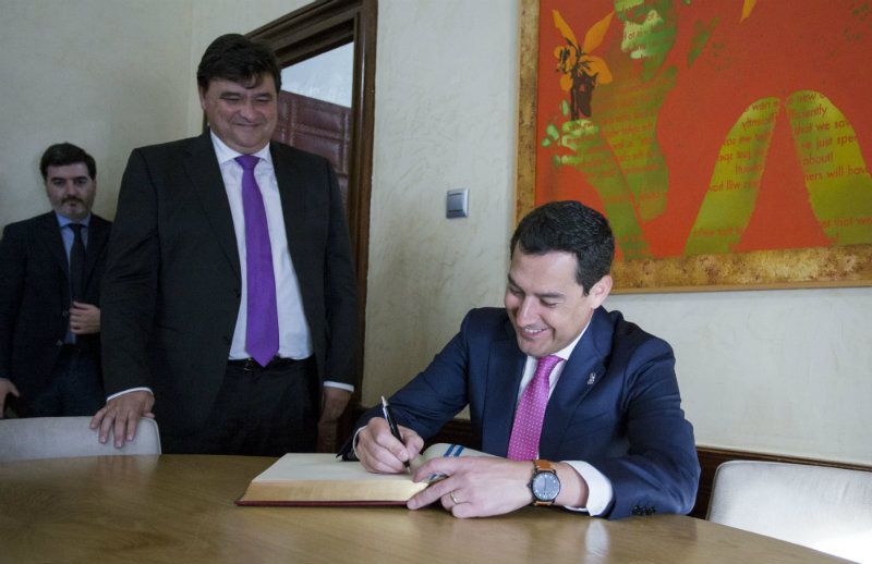El alcalde y el presidente de la Junta prometen trabajar de manera conjunta por el crecimiento y progreso de Huelva